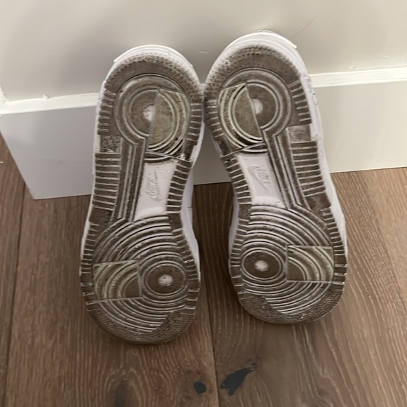 Nike Shoes - Picture 4 of 4